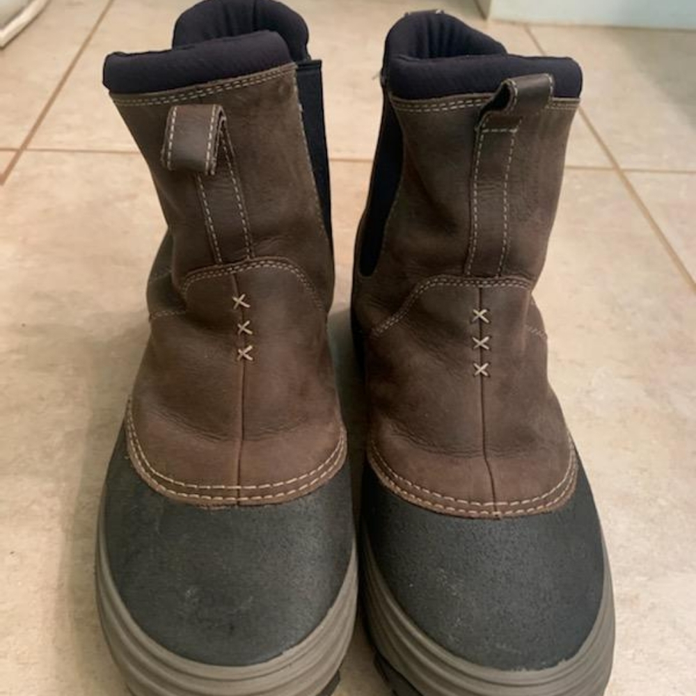 Teva snow boots/men's
